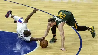 包含犹他爵士训练开放日；赛前再遭质疑引欢呼；NBA常规赛在即；赛程密集仍需轮换的词条-九游娱乐体育